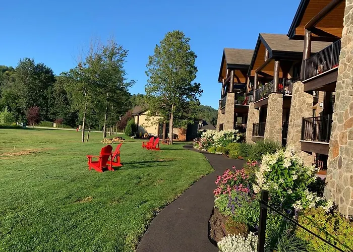 Spacious 3 Bedroom Condo Ski-In Ski-Out St Sau