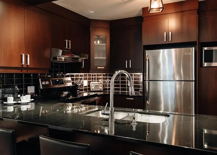 Luxurious Ski-In Ski-Out Condo In Saint-Sauveur