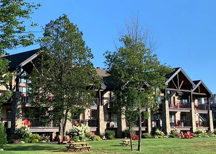 Luxurious Ski-In Ski-Out Condo In Saint-Sauveur